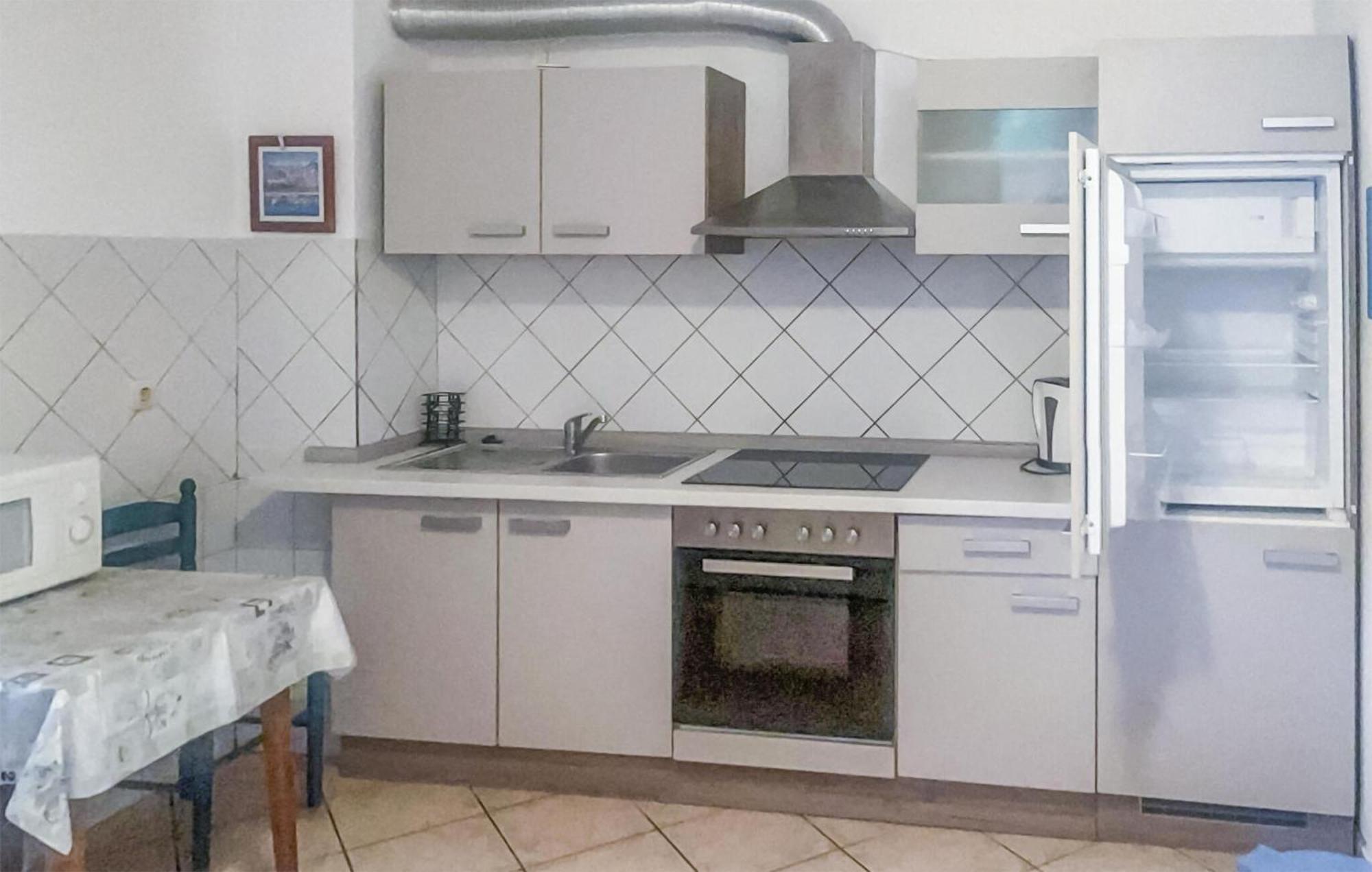 Awesome Apartment In Njivice With Kitchen Extérieur photo