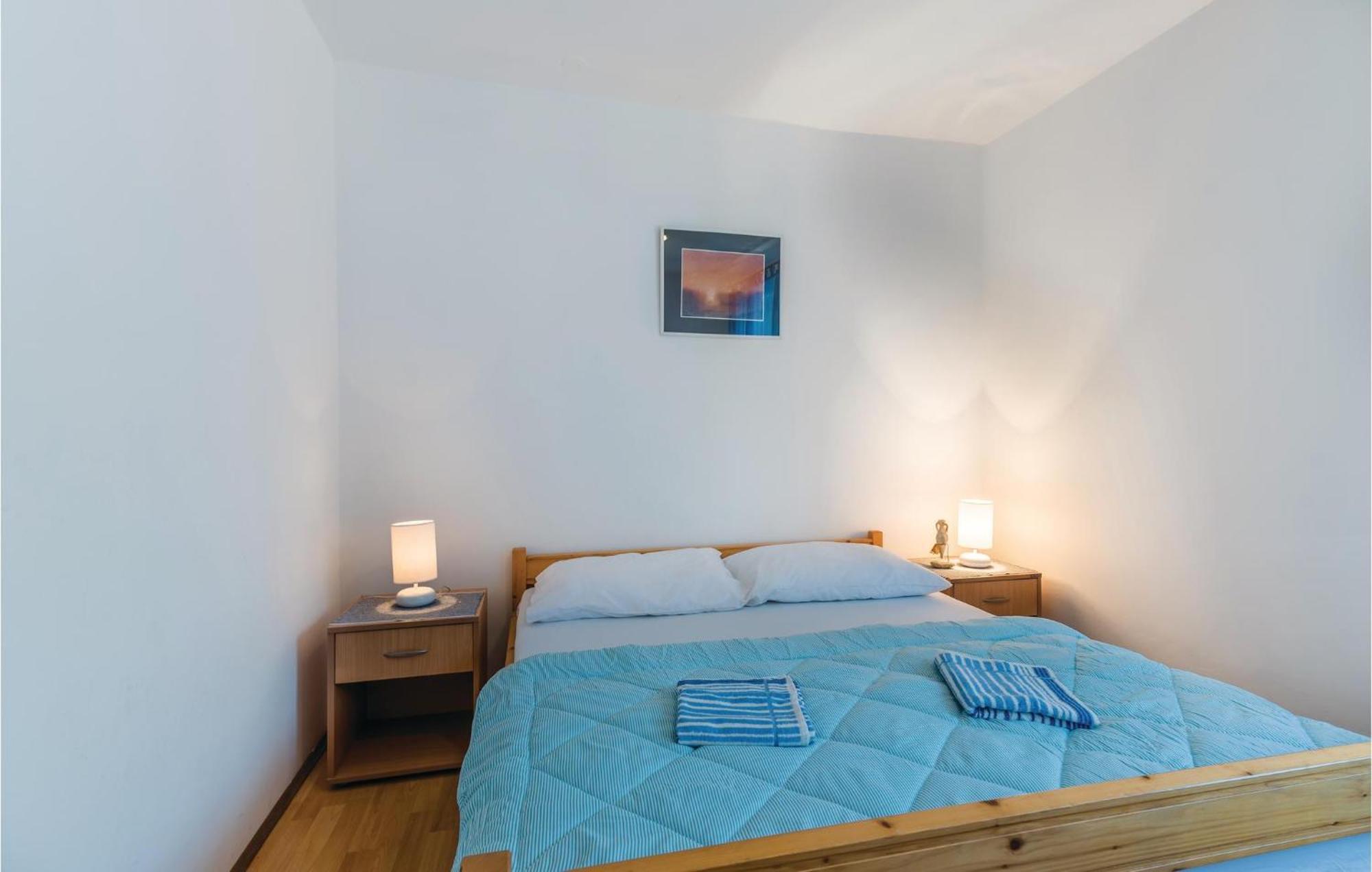Awesome Apartment In Njivice With Kitchen Extérieur photo